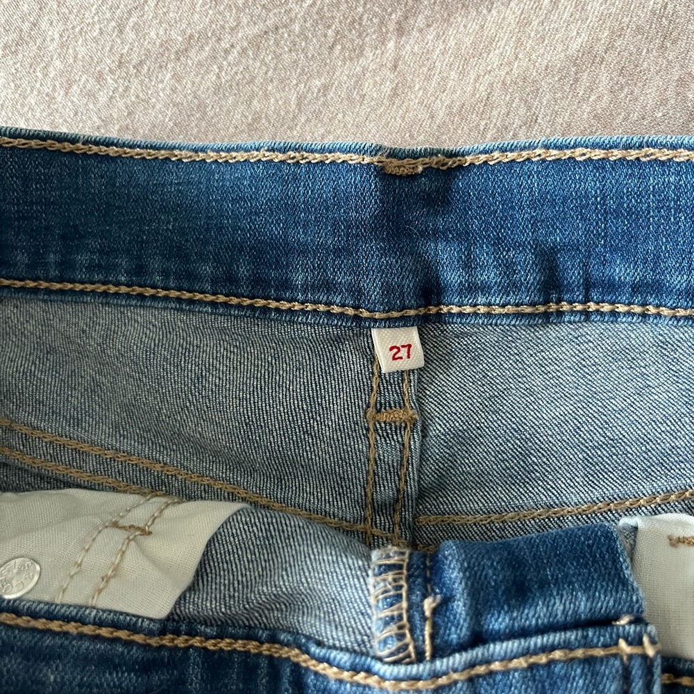 Medium wash Levi Shorts